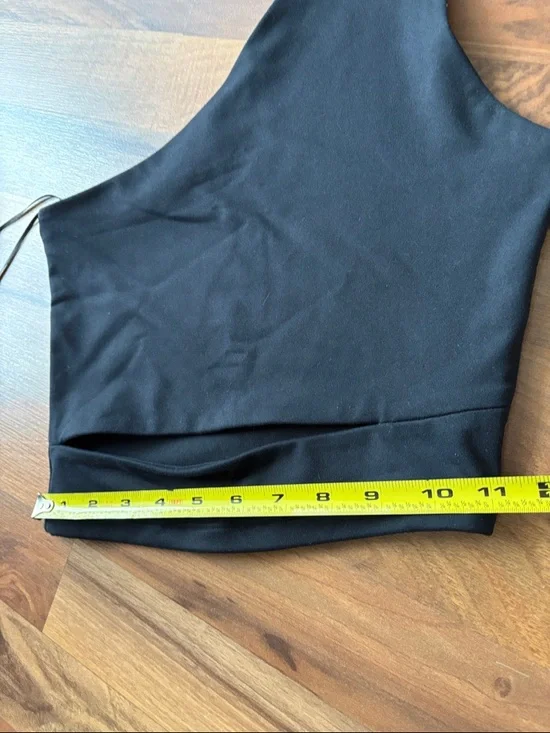 Abercrombie & Fitch Woman’s Size XS Black One-Shoulder Crop Top - Picture 9 of 9